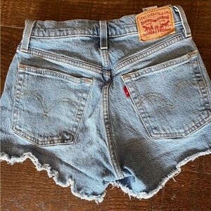 Levi’s daisy dukes, size 25